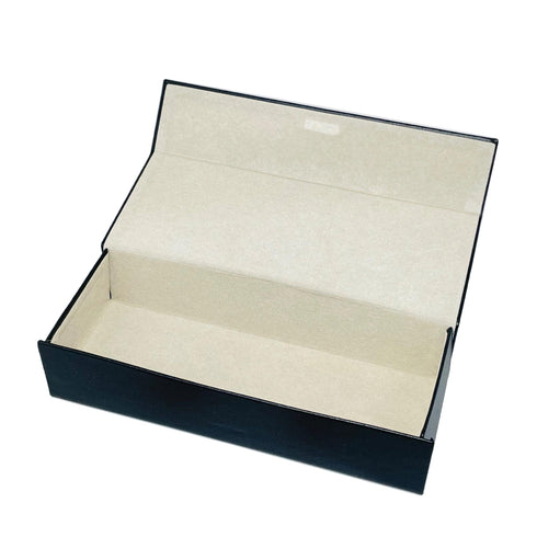 飽きの来ないシンプルデザインのメガネケース SH451